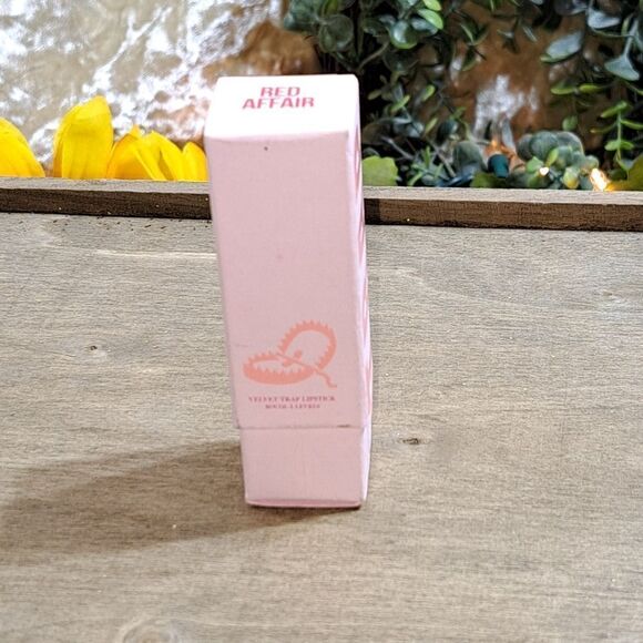 NIB Jeffree Star Velvet Trap Red Affair - Picture 6 of 16